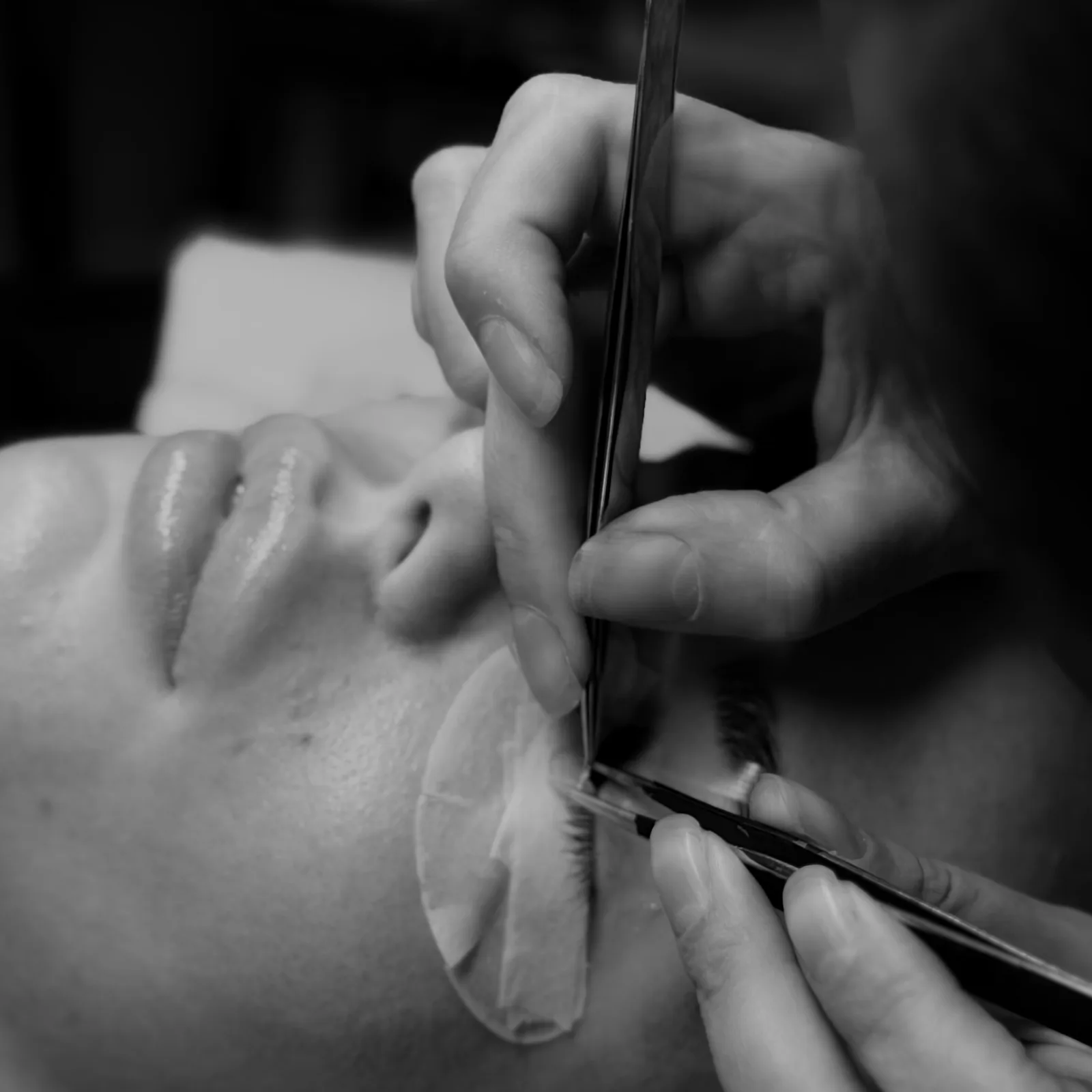 Cristina applying a lash extension in the LASHme studio